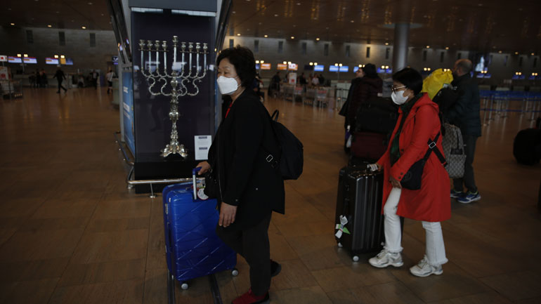 Η Ε.Ε. δεν σχεδιάζει ακόμη να επιβάλει περιορισμούς στα ταξίδια λόγω του κορωνοϊού