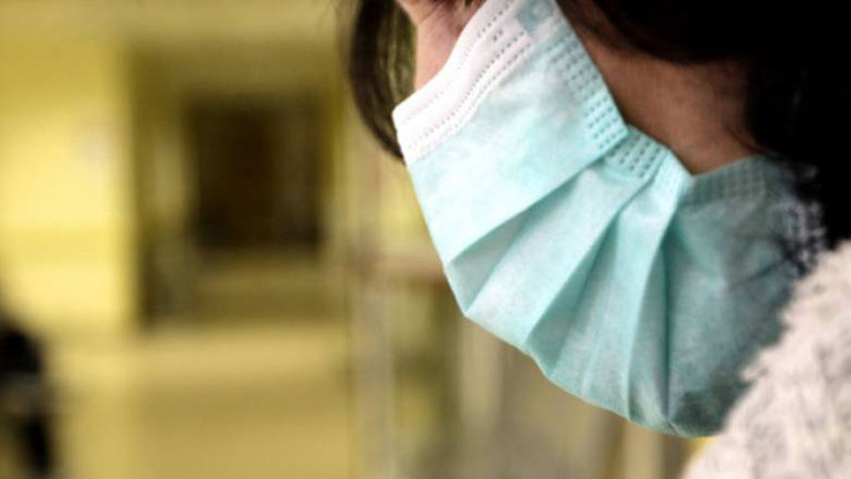 «Ξεπουλάνε» οι μάσκες προστασίας στα φαρμακεία της Πάτρας