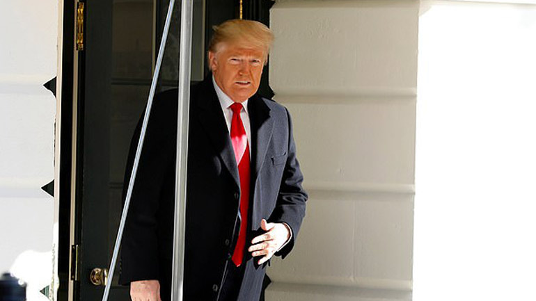 Μεγάλο πλήθος ετοιμάζεται να υποδεχτεί τον Τραμπ στην Ινδία