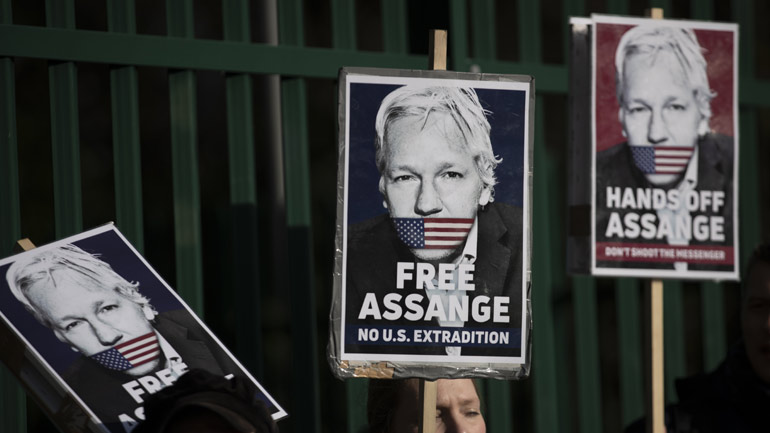Η υπεράσπιση του Ασάνζ καταγγέλλει ότι οι αμερικανικές διώξεις βασίζονται σε ψέματα