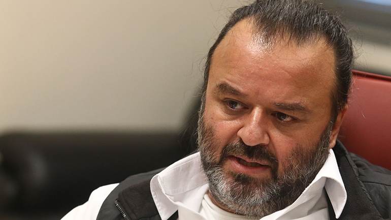 Χτύπησε και πάλι ο επαναστάτης… Ζορό, Μάριος Ηλιόπουλος – Απέρριψε την καρέκλα και κοιτάζει την ουσία