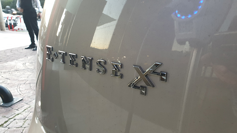 Τα δύο λογότυπα που μαρτυρούν την τετρακίνηση και το... ρεύμα 