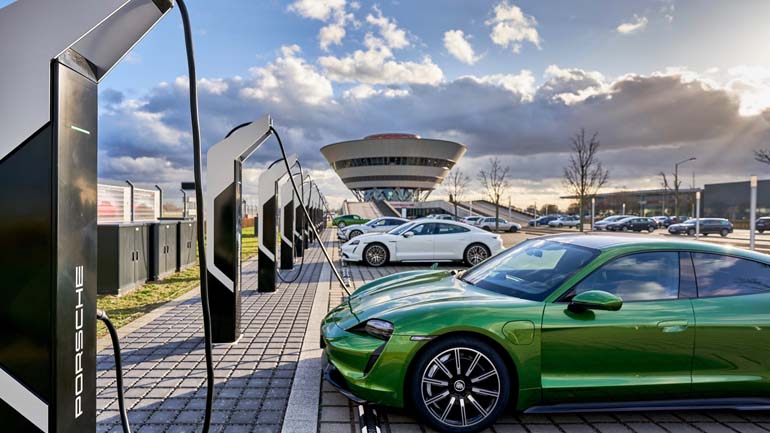 Οι νέοι φορτιστές της Porsche γεμίζουν τις μπαταρίες σε 15 λεπτά