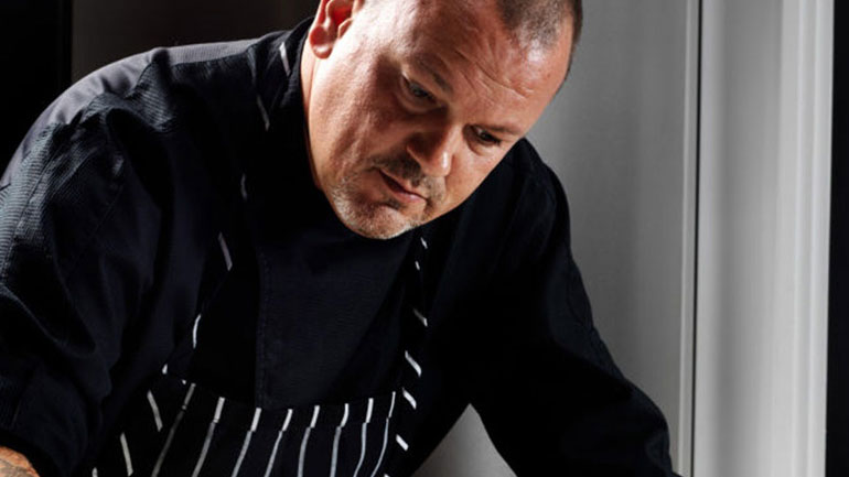 Ο Δημήτρης Σκαρμούτσος μιλάει για τη στιγμή που αποφάσισε να κόψει τα ναρκωτικά και το αλκοόλ