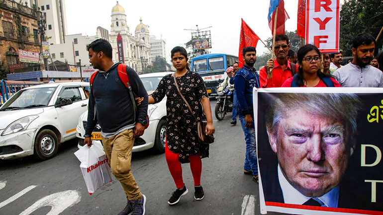Ινδία: Διαδηλώσεις με 7 νεκρούς και δεκάδες τραυματίες ενόψει της επίσκεψης Τραμπ