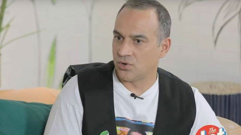 Ο Κρατερός Κατσούλης για την περιπέτεια της υγείας του: «Μούδιασε και παρέλυσε η μισή μου πλευρά»