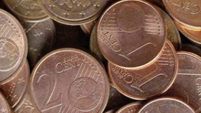 Χάνει και πάλι έδαφος το ευρώ έναντι του δολαρίου