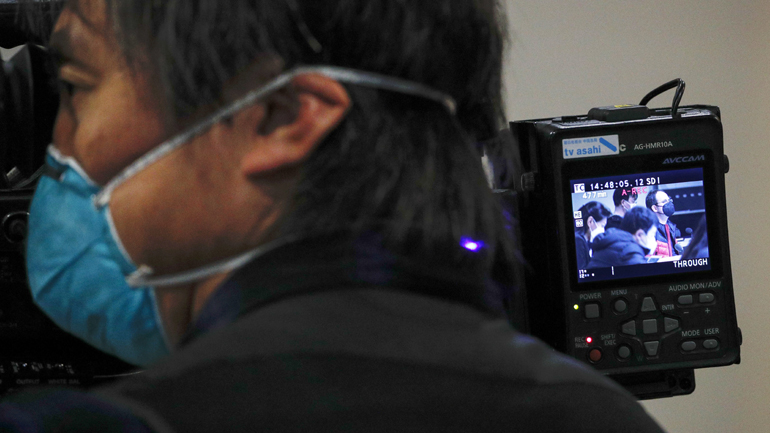 Οι Κινέζοι απομονωμένοι στα σπίτια τους αγοράζουν προφυλακτικά και Nintendo