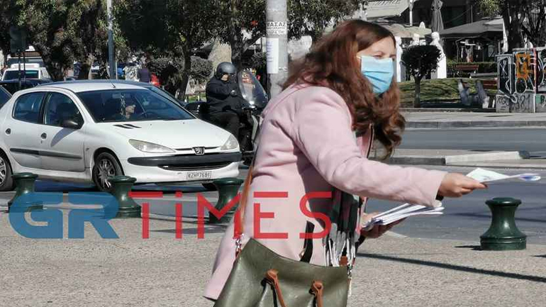 Δεκάδες χιλιάδες μάσκες κατά των ιώσεων μοιράστηκαν στη Θεσσαλονίκη