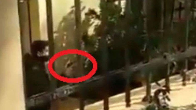 Νέο βίντεο – ντοκουμέντο με τον αστυνομικό που τράβηξε όπλο εντός της ΑΣΟΕΕ