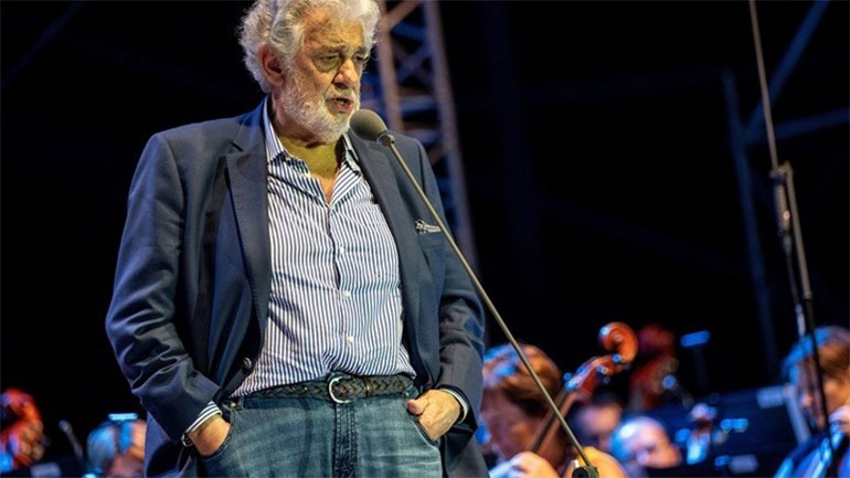 Ο Ισπανός τενόρος Πλάθιντο Ντομίνγκο ζητεί συγγνώμη από τα θύματά του