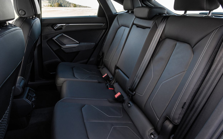 Το πίσω κάθισμα είναι για δύο ενήλικες - Ο τρίτος πρέπει να κάνει πολλές παραχωρήσεις