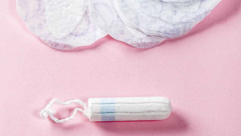 Η Σκωτία θα εγκρίνει τη δωρεάν διάθεση προϊόντων προσωπικής υγιεινής για όλες τις γυναίκες