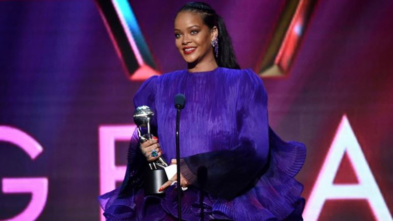 Η glamorous εμφάνιση της Rihanna στα NAACP Image Awards 2020