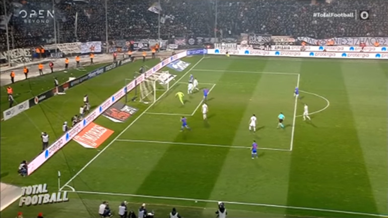 Το στιγμιότυπο που αποδεικνύει ότι το γκολ τού Ολυμπιακού στην Τούμπα ήταν άκυρο