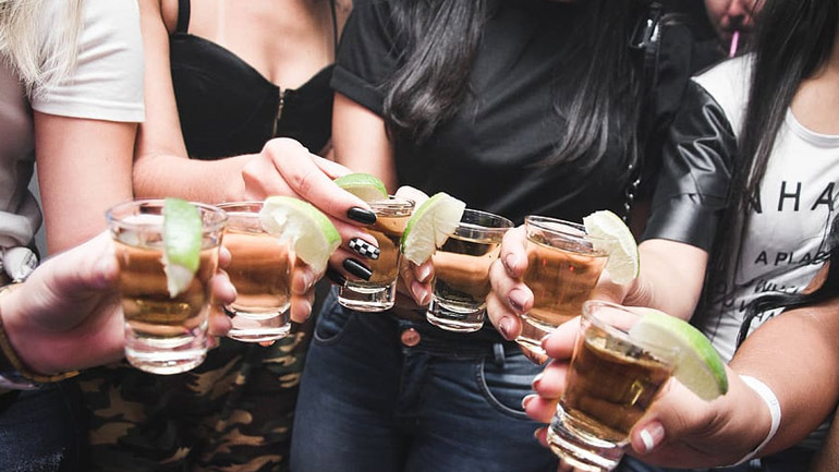 Ιεράπετρα: Αποβλήθηκαν 18 μαθητές για κατανάλωση αλκοόλ μέσα στο σχολείο