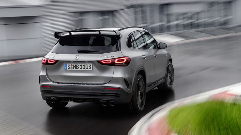 «Πετάει» η νέα Mercedes AMG GLA 45 «Πετάει» η νέα Mercedes AMG GLA 45