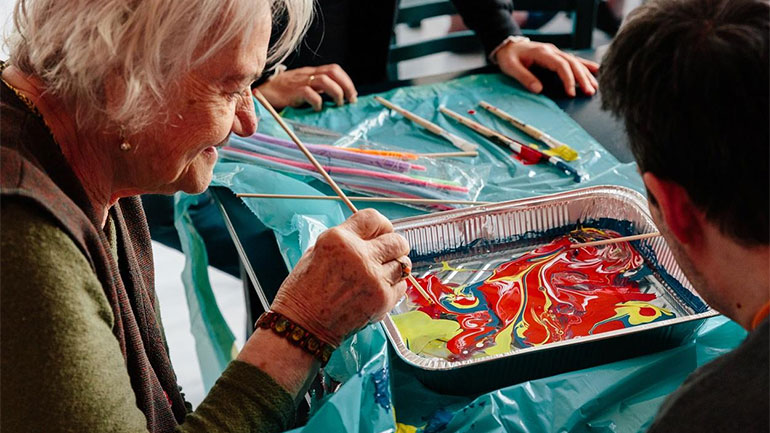 H εικονική πραγματικότητα στα γηροκομεία μέσα από μια συνεργασία του Μουσείου Κυκλαδικής Τέχνης και της seveneleven H εικονική πραγματικότητα στα γηροκομεία μέσα από μια συνεργασία του Μουσείου Κυκλαδικής Τέχνης και της seveneleven