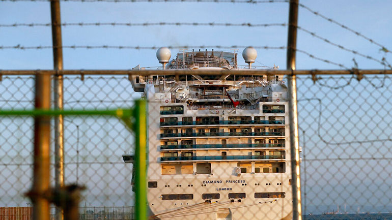 Δεκάδες επιβάτες που αποβιβάστηκαν από το Diamond Princess παρουσίασαν «συμπτώματα» έπειτα από αρκετές ημέρες