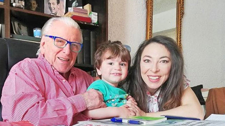 Οι τρυφερές φωτογραφίες του Κώστα Βουτσά με τον γιο του