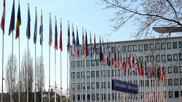 Το Συμβούλιο της Ευρώπης ανησυχεί για τις ρατσιστικές ενέργειες που πολλαπλασιάζονται στην Ευρώπη