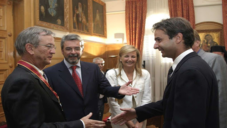 Η απίστευτη σημειολογία που ενώνει τη «Siemens» με τον Μητσοτάκη και τούς ξυλοκοπημένους νησιώτες ψηφοφόρους του