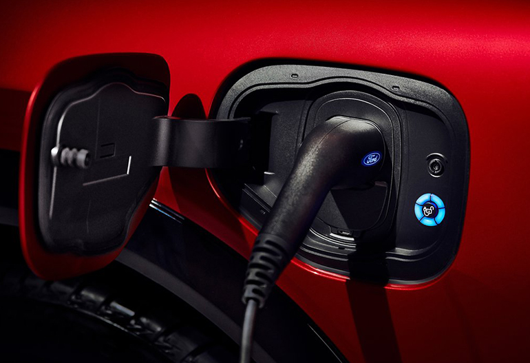 Η Mustang Mach-e θα είναι αμιγώς ηλεκτρική και θα φορτίζει με καλώδιο