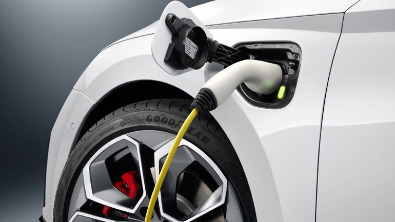 Φορτίζει η νέα Skoda Octavia RS iV Φορτίζει η νέα Skoda Octavia RS iV