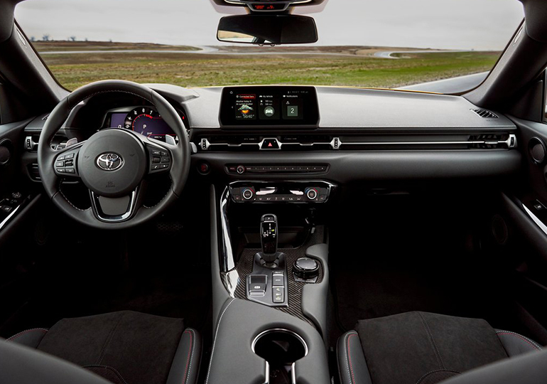 Το εσωτερικό του ιαπνωικού σπορ μοντέλου...