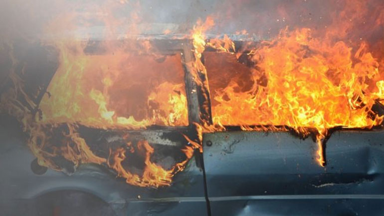 Χανιά: Αυτοκίνητο «λαμπάδιασε» εν κινήσει