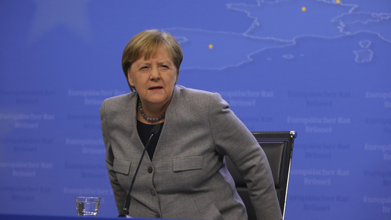 Μήνυση κατά της Μέρκελ κατέθεσαν βουλευτές της Αριστεράς