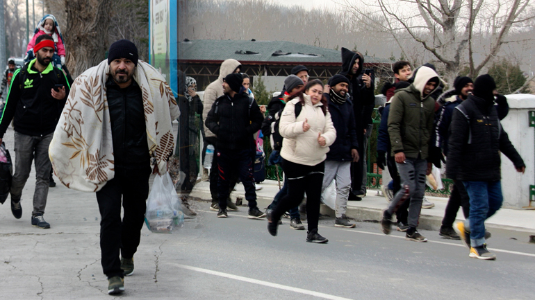 Χιλιάδες μετανάστες στον Έβρο και τα παράλια