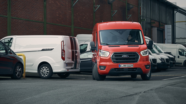 Δείτε πως το Ford Transit παρκάρει μόνο του