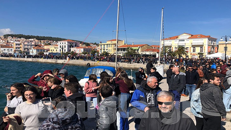 Πέφτουν μηνύσεις για τα επεισόδια στα νησιά: Στη δικαιοσύνη 19 δικηγόροι της Λέσβου κατά των ΜΑΤ