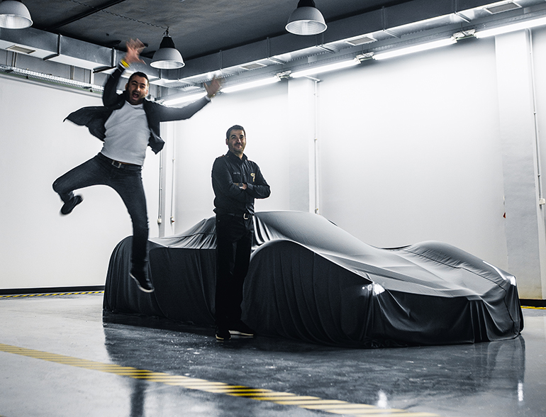 Δίπλα σε ένα τέτοιο όχημα απλά... πετάς!