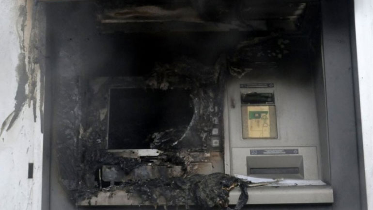 Άγνωστοι δράστες έσπασαν ΑΤΜ στο Μενίδι
