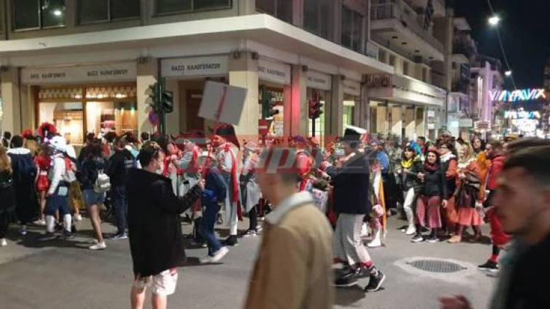 Καρναβαλική “ανυπακοή” στην Πάτρα – Νυχτερινή πομπή: “Ελάτε, ελάτε να παίξουμε καράτε”
