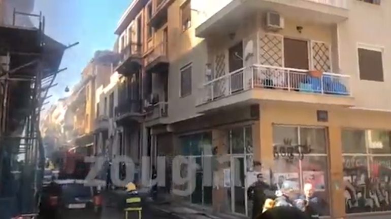 Φωτιά σε ακατοίκητο κτήριο στο κέντρο της Αθήνας