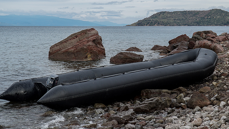 Σε περίφρακτο χώρο στη Μυτιλήνη μεταφέρονται οι μετανάστες που έφθασαν σήμερα στο νησί