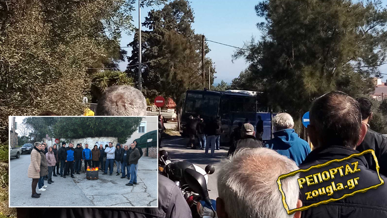 Μπλόκα στη Μόρια στήνουν οι κάτοικοι