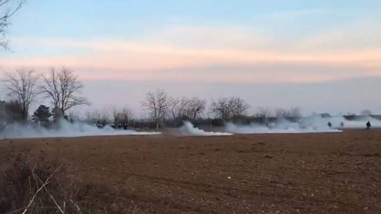 Έβρος: Τούρκοι ρίχνουν χημικά στις ελληνικές δυνάμεις