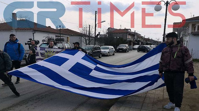 Πολίτες από τη Βόρεια Ελλάδα συγκεντρώνονται στα σύνορα