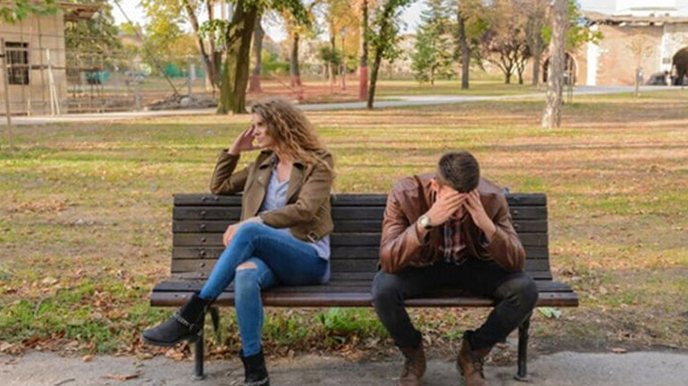 Αλλαγές στη συμπεριφορά του συντρόφου σας – Πώς θα καταλάβετε ότι υπάρχει πρόβλημα στη σχέση;