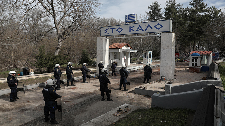 Έβρος: Καταστηματάρχες μοιράζουν τρόφιμα στα στελέχη των Σωμάτων Ασφαλείας