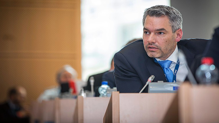 Η Αυστρία θα στηρίξει την Ελλάδα στο προσφυγικό