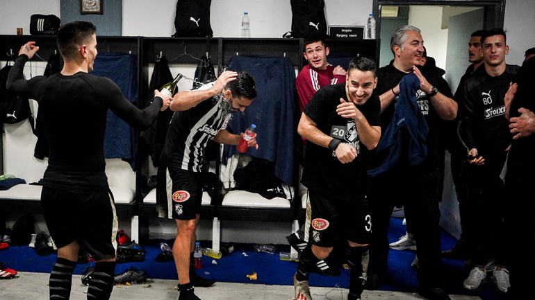 Οι ξέφρενοι πανηγυρισμοί στα αποδυτήρια του ΟΦΗ για την είσοδο στα πλέι οφ