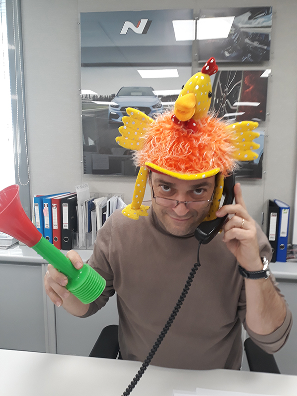 Όταν εργάζεσαι με κέφι η δουλειά γίνεται πολύ καλύτερα! (στη φωτό ο  Αποστόλης Καραλής)