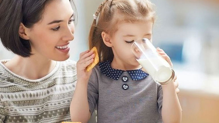 Αλήθειες και μύθοι για το γάλα στα παιδιά