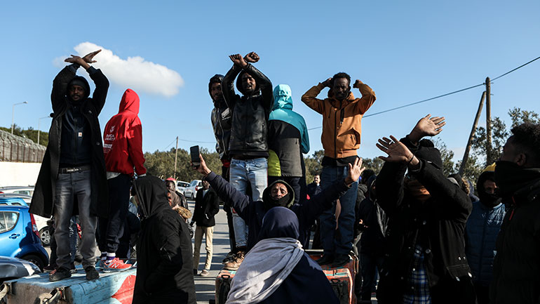 Ξεσηκώθηκαν οι μετανάστες στη Μόρια