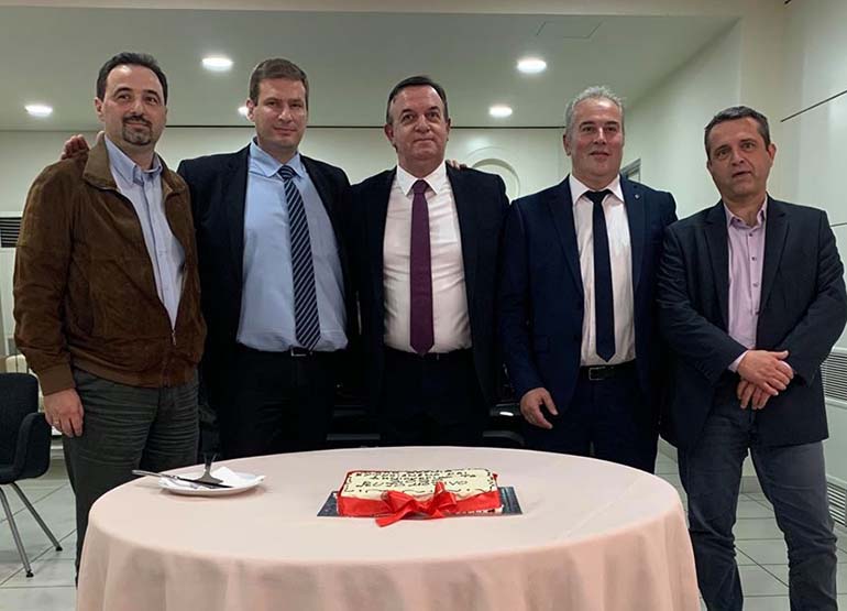 Από αριστερά: Σπύρος Κοντογεώργης (Διευθυντής επαγγελματικών Teoren motors Α.Ε.), Βασίλης Ευθυμιάδης (Εμπορικός διευθυντής Teoren motors Α.Ε.), Θωμάς Τρομπούκης (Πρόεδρος & διευθύνων σύμβουλος Automotivo), Σπύρος Σάκκας (Γενικός διευθυντής Automotivo) και Γιώργος Σταμέλος (Διευθυντής πωλήσεων Teoren motors Α.Ε).